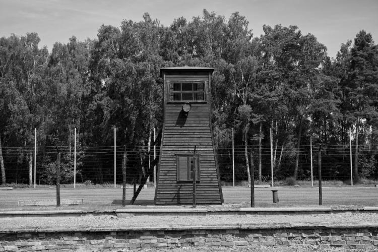 Wieża strażnicza na terenie byłego niemieckiego obozu koncentracyjnego KL Stutthof. Fot. PAP/A. Warżawa