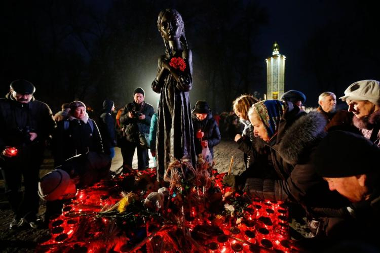 Pomnik Ofiar Wielkiego Głodu w Kijowie. 28.11.2017. Fot. PAP/EPA