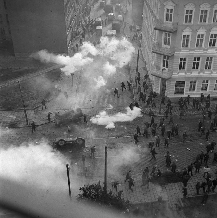 Grudzień 1970 r. w Szczecinie. Fot. PAP/CAF 