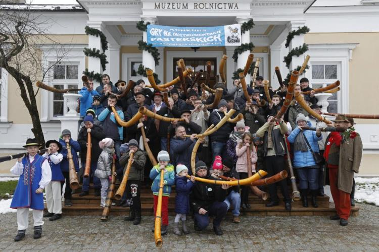 37. Konkurs Gry na Instrumentach Pasterskich im. Kazimierza Uszyńskiego w Muzeum Rolnictwa im. ks. Krzysztofa Kluka w Ciechanowcu. Fot. PAP/A. Reszko