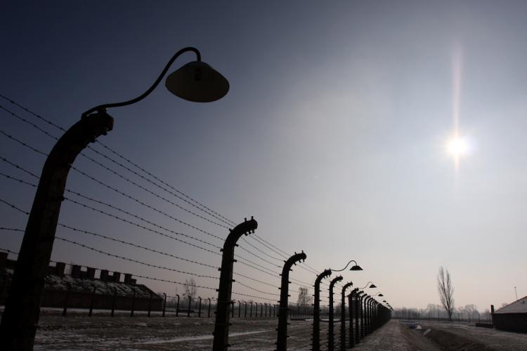 Ogrodzenie byłego obozu KL Auschwitz II. Fot. PAP/J. Bednarczyk