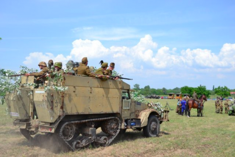 Międzynarodowy festiwal militarny 2015. Źródło: Wysocki Légió Hagyományőrző Egyesület