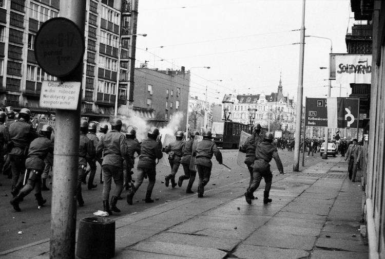 Szczecin, grudzień 1981 r. Fot. PAP/J. Undro