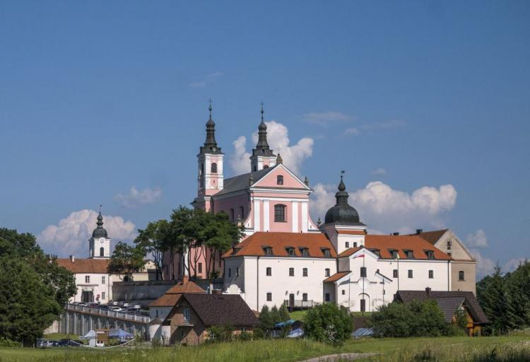 Zespół poklasztorny kamedułów nad jeziorem Wigry. Fot. PAP/J. Ochoński