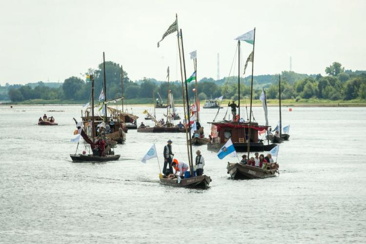 Parada statków i łodzi na Wiśle z Włocławka do Torunia w ramach Festiwalu Wisły 2017. Fot. PAP/T. Żmijewski 