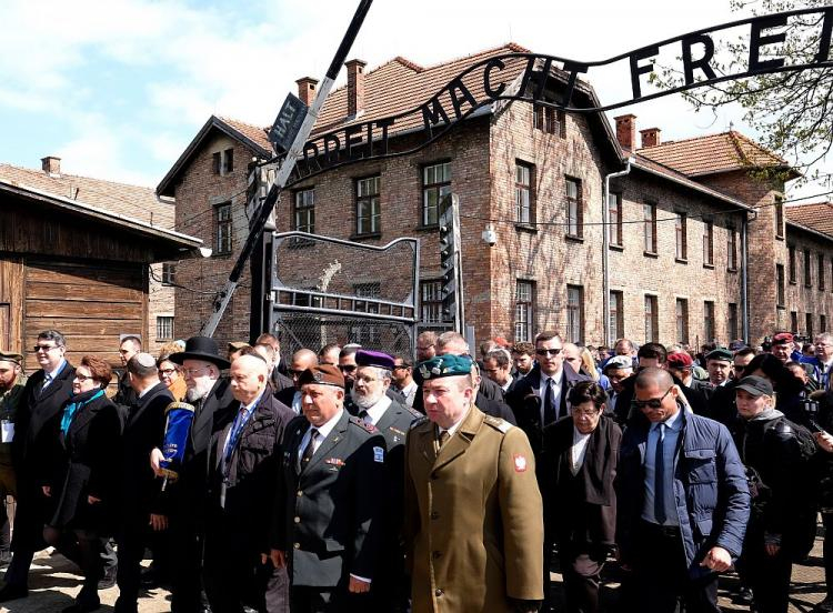 26. Marsz Żywych na terenie byłego niemieckiego obozu Auschwitz-Birkenau. 2017 r. Fot. PAP/A. Grygiel
