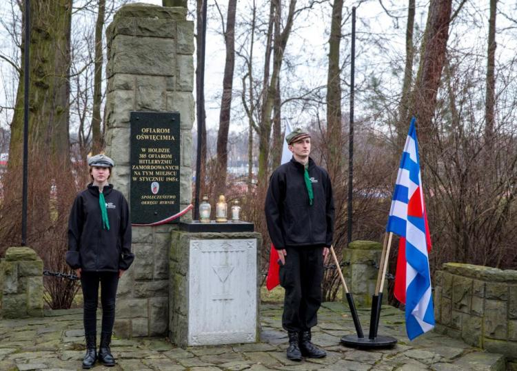 Uroczystości z okazji 73. rocznicy Marszu Śmierci więźniów obozu KL Auschwitz i Tragedii Górnośląskiej przy Obelisku obok Stadionu Miejskiego w Rybniku. Fot. PAP/A. Grygiel