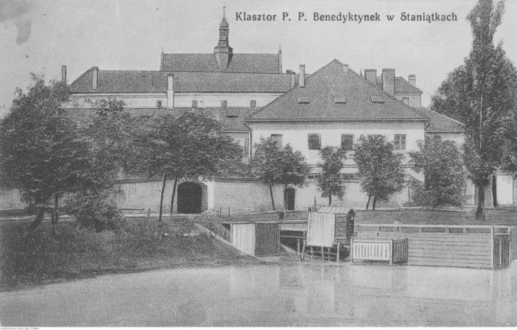 Kościół i klasztor Benedyktynek w Staniątkach. Lata międzywojenne. Fot. NAC