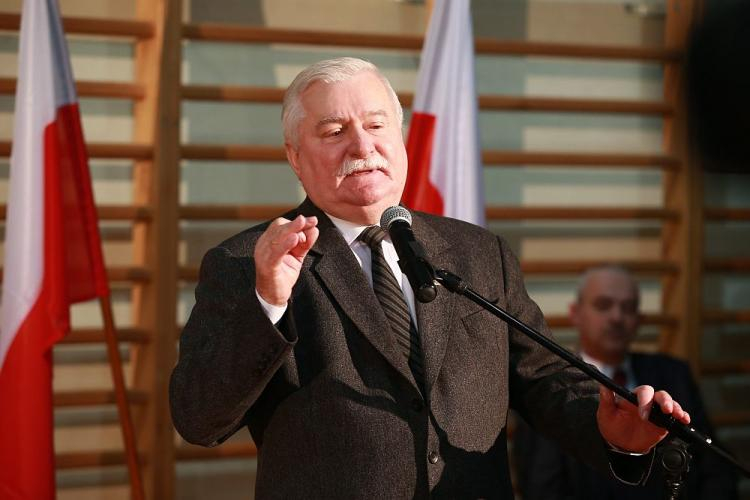 Były prezydent Lech Wałęsa odebrał tytuł honorowego obywatela gminy Brudzeń Duży. 2013 r. Fot. PAP/M. Bednarski