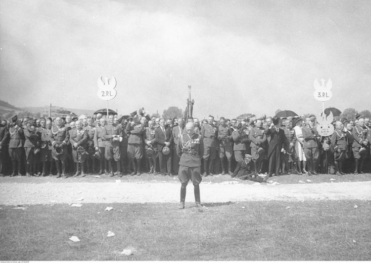 Zjazd legionistów w Krakowie - sektory 2 i 3 pułku piechoty Legionów podczas mszy na Błoniach. 08.1939. Fot. NAC