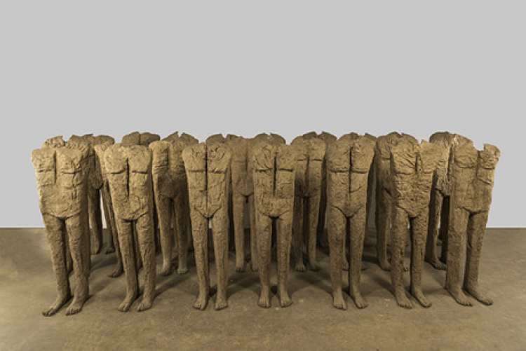 Magdalena Abakanowicz: Embodied Forms. Źródło: Marlborough Gallery