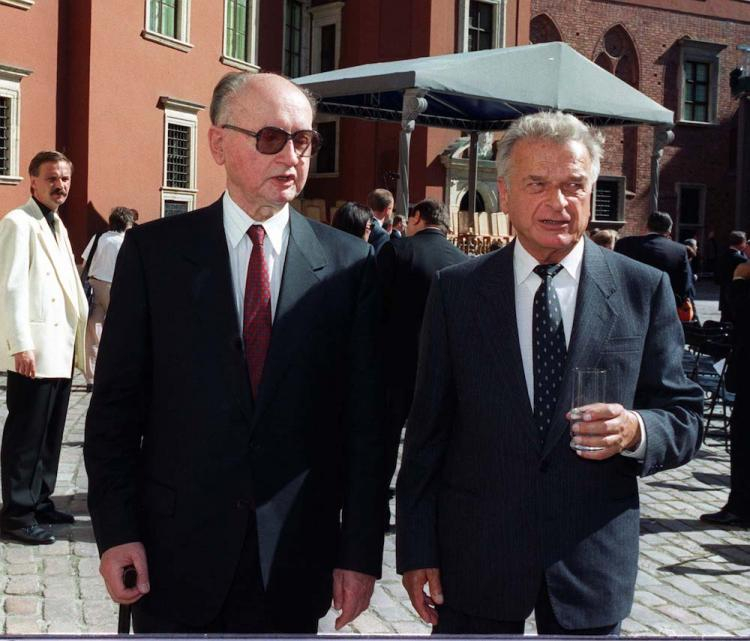 N/z: od lewej - Wojciech Jaruzelski i Czesław Kiszczak. Fot. PAP/A. Rybczyński