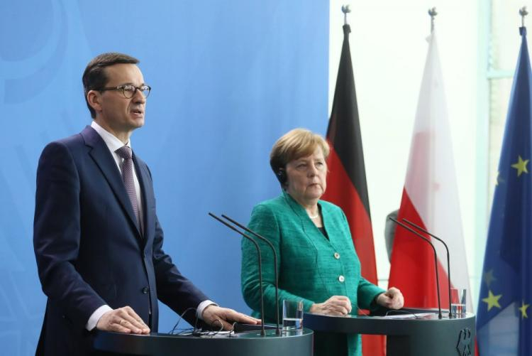 Premier RP Mateusz Morawiecki i kanclerz Niemiec Angela Merkel podczas konferencji prasowej w Berlinie. Fot. PAP/P. Supernak