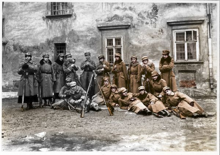 Ochotnicza Legia Kobiet we Lwowie, 1919 r. Fotografia ze zbiorów Archiwum Akt Nowych