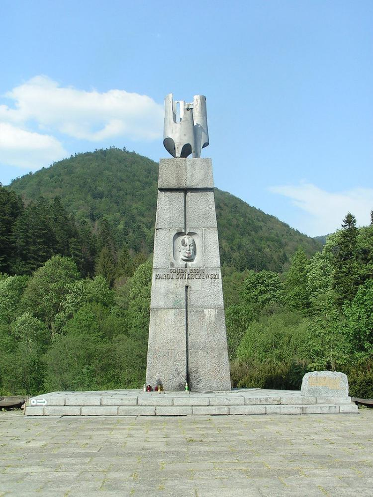 Pomnik Karola Świerczewskiego w Jabłonkach. Źródło: Wikimedia Commons