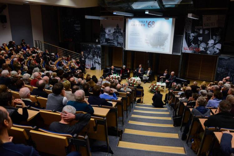 Debata "Marzec 1968 dziś. Rozmowa pokoleń" zorganizowana w dawnej Bibliotece Uniwersyteckiej, 8 bm. w 50 rocznicę Marca '68. Fot. PAP/J. Kamiński