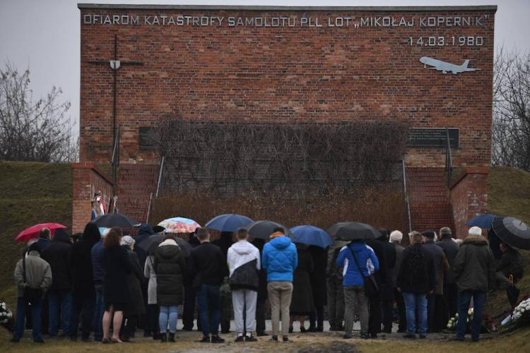 Uroczystości w 38. rocznicę katastrofy samolotu "Mikołaj Kopernik". Fot. PAP/J. Turczyk