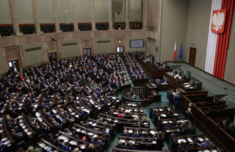 Posłowie na sali posiedzeń, podczas posiedzenia Sejmu. Fot. PAP/M. Obara