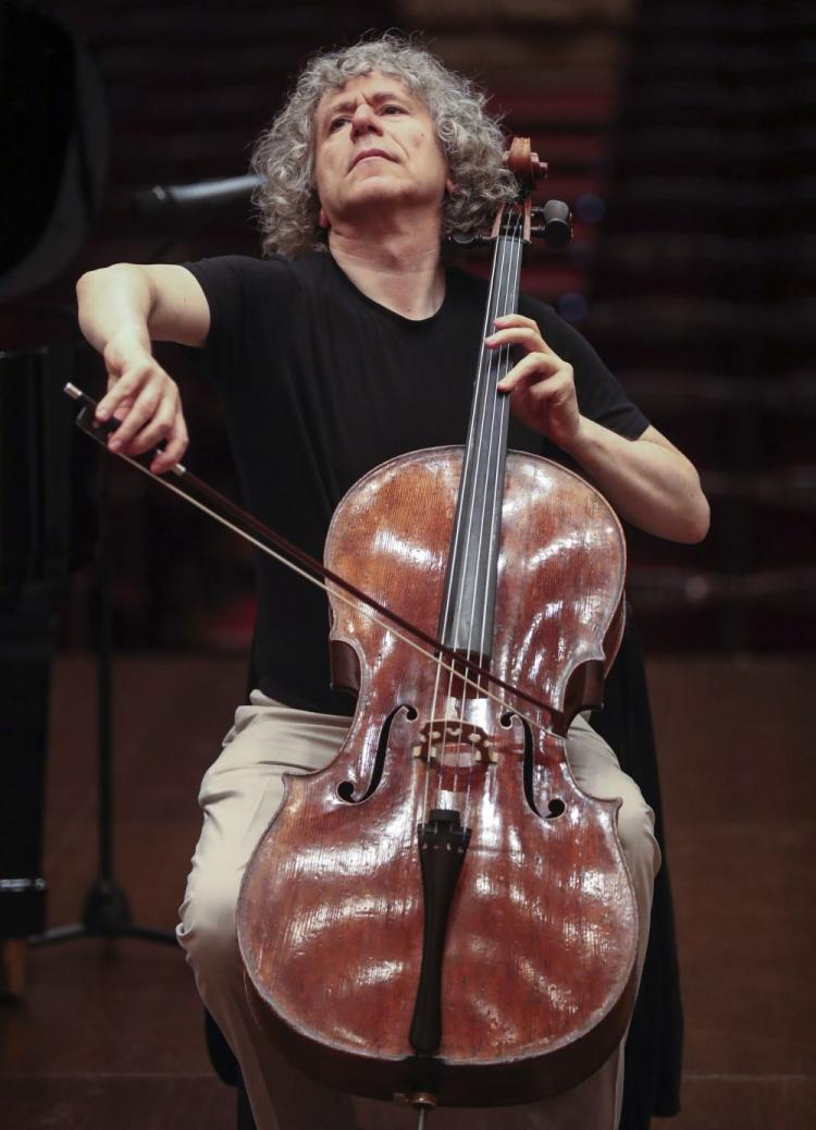 Steven Isserlis. Fot. PAP/EPA