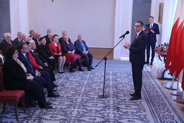 Prezes IPN Jarosław Szarek przemawia podczas inauguracyjnego posiedzenia Rady do Spraw Działaczy Opozycji Antykomunistycznej oraz Osób Represjonowanych z Powodów Politycznych. Fot. PAP/T. Gzell