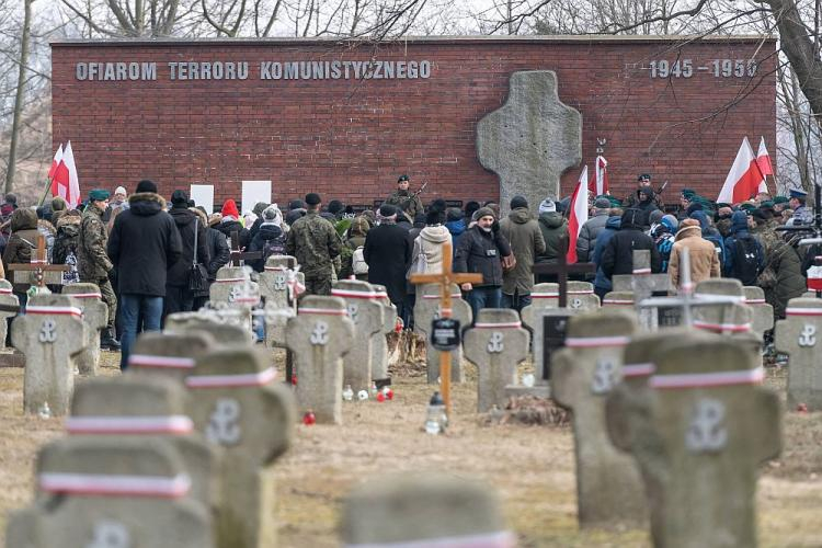 Uroczystości na cmentarzu Osobowickim we Wrocławiu w ramach obchodów Narodowego Dnia Pamięci Żołnierzy Wyklętych. Fot. PAP/M. Kulczyński