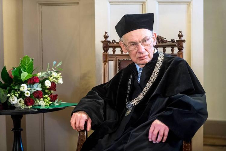 Prof. dr. hab. Michał Głowiński otrzymał tytuł doktora honoris causa Uniwersytetu Kazimierza Wielkiego w Bydgoszczy. Fot. PAP/T. Żmijewski