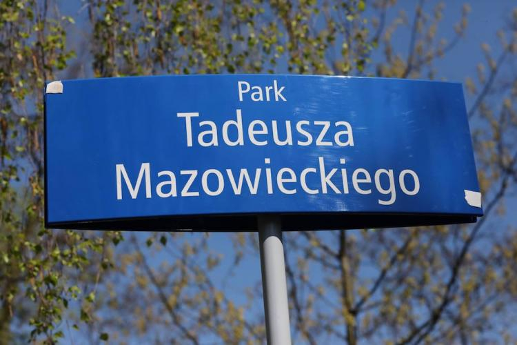 Uroczystość nadania imienia Tadeusza Mazowieckiego parkowi śródmiejskiemu, 18 bm. w Warszawie. Fot. PAP/T. Gzel