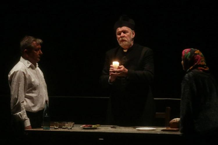 Fragment spektaklu "Popiełuszko" w zabrzańskim Teatrze Nowym. Fot. PAP/D. Gajda