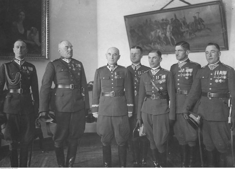 Delegacja 4 Pułku Ułanów Zaniemeńskich u marszałka Edwarda Rydza-Śmigłego. 1937 r. Fot. NAC