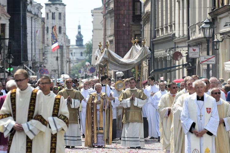 Metropolita krakowski abp Marek Jędraszewski podczas uroczystości Bożego Ciała w Krakowie. Fot. PAP/J. Bednarczyk