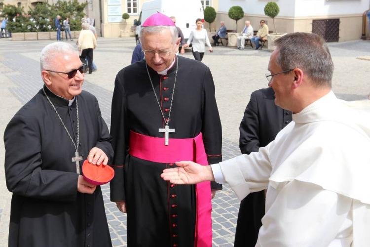  Sekretarz generalny KEP bp Artur Miziński, przewodniczący KEP abp Stanisław Gądecki i generał Zakonu Świętego Pawła Pierwszego Pustelnika o. Arnold Chrapkowski przed otwarciem wystawy "Tu zawsze byliśmy wolni. Jasnej Góry droga do niepodległości 1882-1918", w Arsenale klasztoru na Jasnej Górze. Fot. PAP/W. Deska