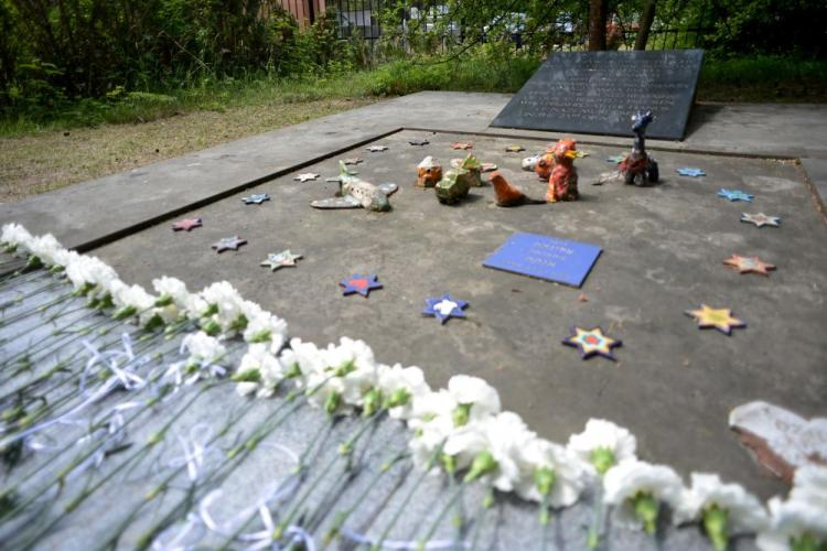 Uroczystości w 75. rocznicę zagłady 45 dzieci żydowskich na cmentarzu żydowskim na kieleckim Pakoszu. Fot. PAP/P. Polak
