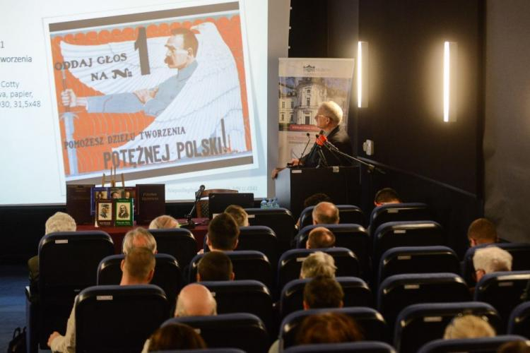 Dyrektor Muzeum Niepodległości Tadeusz Skoczek w czasie konferencji naukowej "Józef Piłsudski. Niepodległość. Dziedzictwo. Pamięć" w Muzeum X Pawilonu Cytadeli Warszawskiej. Fot. PAP/J. Kamiński