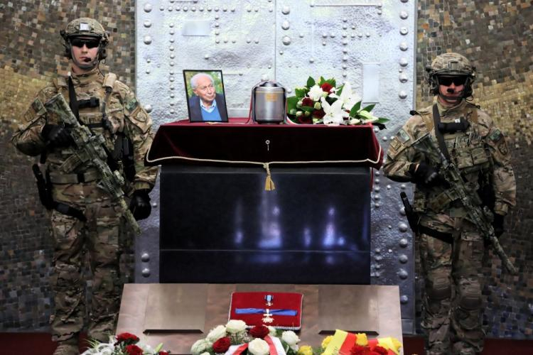 Uroczystości pogrzebowe żołnierza Kedywu Armii Krajowej, powstańca warszawskiego, kawalera orderu Virtuti Militari Stanisława Likiernika "Stacha". Warszawa, 21.05.2018. Fot. PAP/T. Gzell