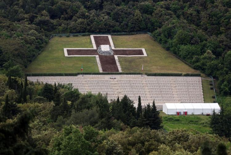 Polski Cmentarz Wojenny na Monte Cassino, na którym spoczywają żołnierze 2. Korpusu, 2014 rok. Fot. PAP/L. Szymański