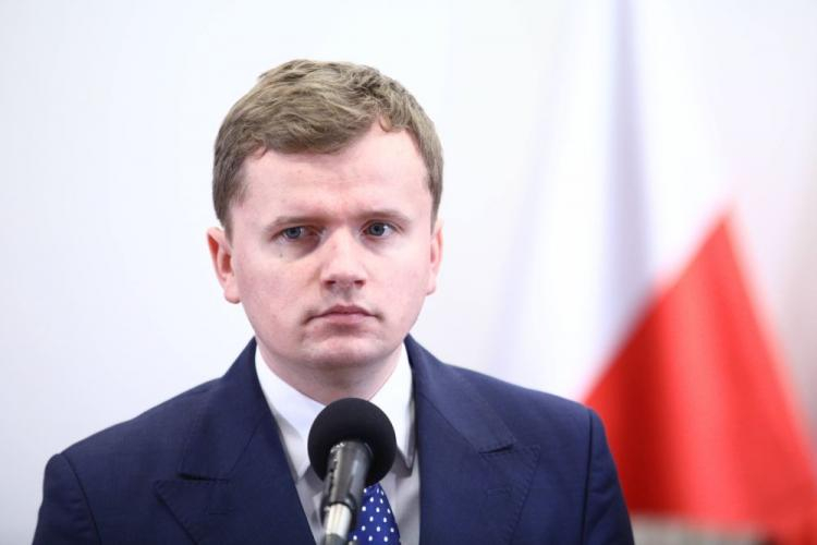 Rzecznik Komisji Weryfikacyjnej Oliwer Kubicki. Fot. PAP/L. Szymański