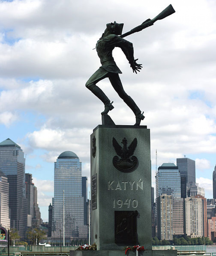 Pomnik Katyński. Źródło: Wikimedia Commons