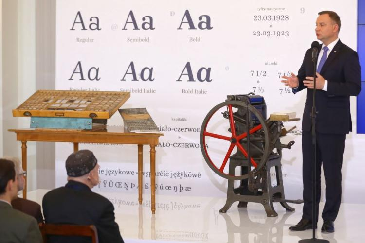 Prezydent Andrzej Duda podczas uroczystej prezentacji zdigitalizowanej czcionki Brygada 1918. Fot. PAP/Rafał Guz