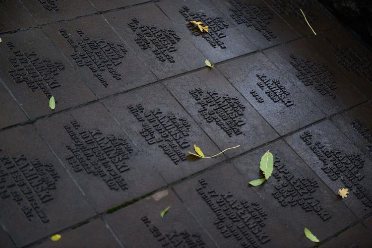 Cmentarz Ofiar Totalitaryzmu w Charkowie. 2017 r. Fot. PAP/J. Kamiński 
