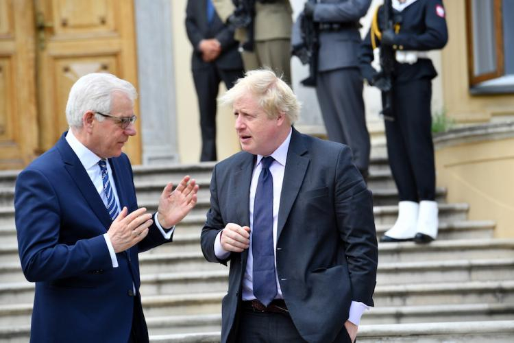 Minister spraw zagranicznych Polski Jacek Czaputowicz (L) i minister spraw zagranicznych Wielkiej Brytanii Boris Johnson (P). Fot. PAP/J. Turczyk