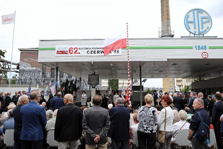 Uroczystości przy bramie głównej H. Cegielski-Poznań S.A. w 62. rocznicę Poznańskiego Czerwca 1956. Fot. PAP/M. Zakrzewski