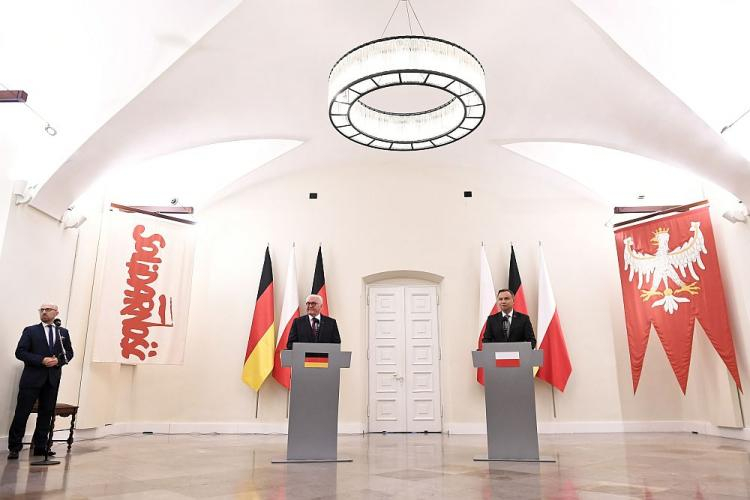 Prezydenci Polski Andrzej Duda (P) oraz Niemiec Frank-Walter Steinmeier (2P) podczas konferencji prasowej po spotkaniu w Pałacu Prezydenckim w Warszawie. Fot. PAP/M. Obara