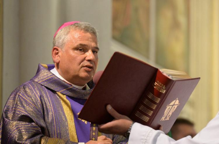 Arcybiskup Konrad Krajewski, podczas pożegnalnej mszy świętej abp. Zygmunta Zimowskiego, w katedrze pw. Opieki Najświętszej Maryi Panny w Radomiu. Radom, 18.07.2016. Fot. PAP/P. Polak