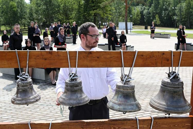Uroczystości odsłonięcia memoriału Trościeniec na miejscu byłego niemieckiego nazistowskiego obozu zagłady pod Mińskiem. Fot. PAP/A. Guz