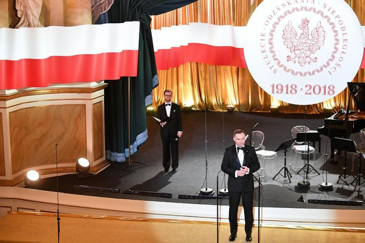 Prezydent RP Andrzej Duda podczas koncertu zorganizowanego w warszawskim Muzeum Łazienki Królewskie z okazji 100. rocznicy odzyskania przez Polskę niepodległości. Fot. PAP/B. Zborowski