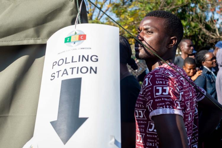 Harare, stolica Zimbabwe, 30 07 2018 r. Stanowisko do głosowania w wyborach parlamentarnych i prezydenckich. Fot. PAP/EPA/Y. Panchia 