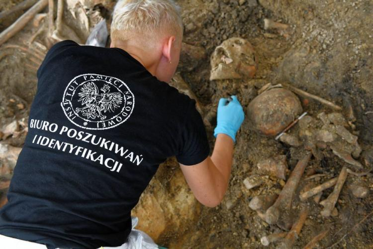 Prace archeologiczne prowadzone przez IPN na terenie byłego więzienia przy ul. Rakowieckiej w Warszawie. Fot. PAP/M. Kmieciński