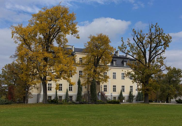 Neobarokowy zespół pałacowo-parkowy w Krzyżowej. Fot. PAP/J. Undro