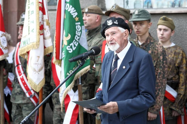 Warszawa, 20.08.2018. Prezes Zarządu Głównego Światowego Związku Żołnierzy AK Leszek Żukowski ps. „Antek” podczas uroczystości 74. rocznicy zdobycia gmachu PAST-y przez powstańców warszawskich. Obchody zorganizowała Fundacja Polskiego Państwa Podziemnego. Fot. PAP/T. Gzell