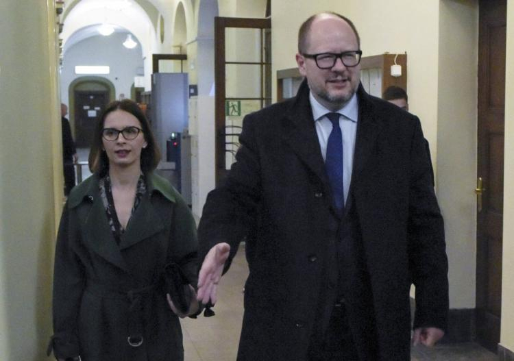 Prezydent Gdańska Paweł Adamowicz i rzecznik prasowy prezydenta Gdańska Magdalena Skorupka-Kaczmarek. Fot. PAP/R. Jocher